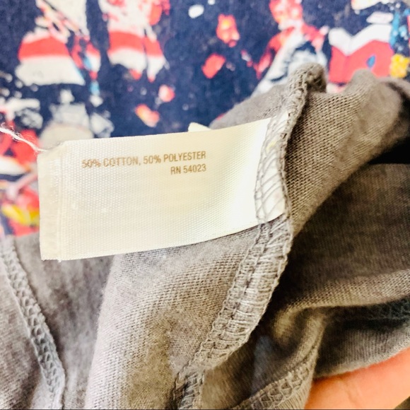 Old Navy Jimi Hendrix T-shirt - Picture 8 of 8